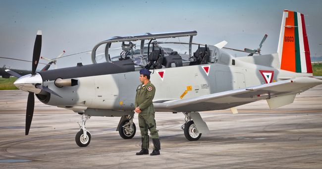 Estrenan. Presentan oficialmente, en la base aérea de Santa Lucía, cuatro aviones turbohélice T-6 modelo Texan II,