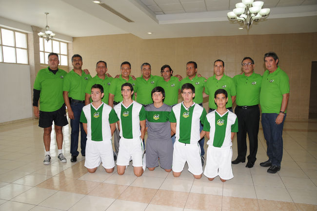 Ayer fue presentado de manera oficial el equipo denominado ¡La Nueva Ola Verde de San Isidro!, el cual militará en el Grupo XIV de la Tercera División de Ascenso a partir de la temporada 2012 - 2013. (Fotografía de Jesús Galindo)