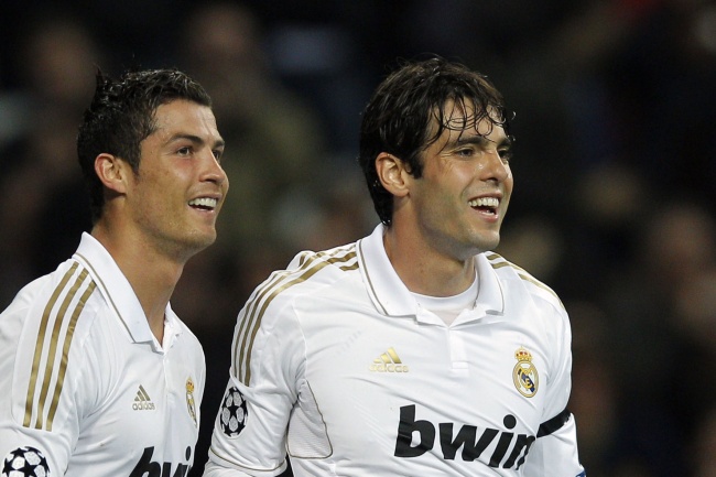 Cristiano Ronaldo y Kaká dan la nota en el Real Madrid. (AP)