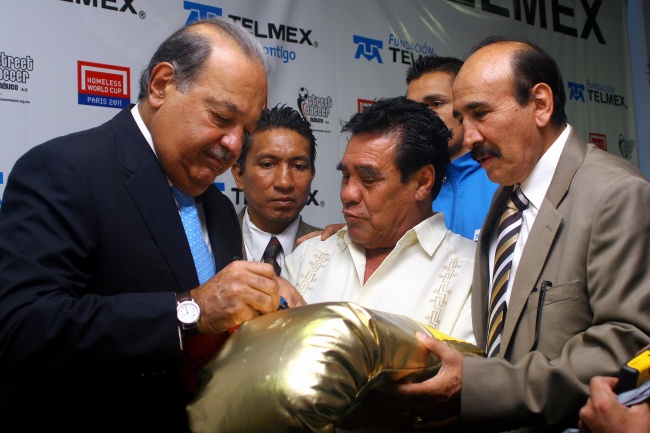 Carlos Slim compró el 30 por ciento de los Tuzos del Pachuca y de los Esmeraldas del León. (Archivo)