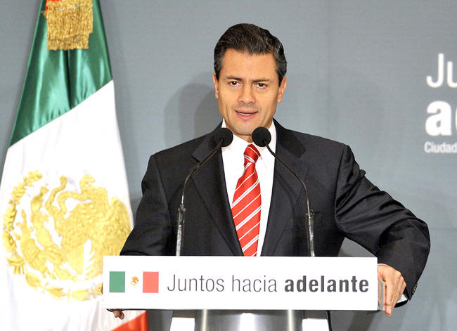 En un acto realizado en un hotel de la ciudad de México, Peña Nieto presentó uno a uno a los integrantes de este gabinete de transición, sus responsabilidades, y los objetivos trazados para preparar el cambio de administración. (ARCHIVO)