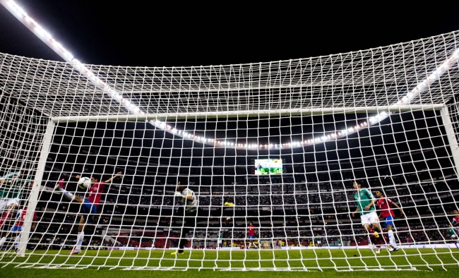 Al minuto 60, Javier “Chicharito” Hernández anotó el gol de la diferencia en el encuentro contra los ticos. (AP)