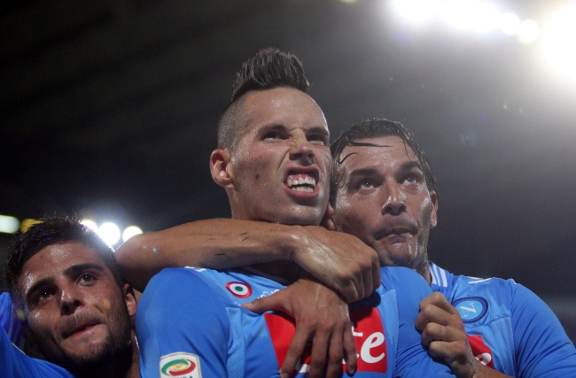 El Napoli toma la medida para buscar el campeonato en el futbol italiano. (Archivo)