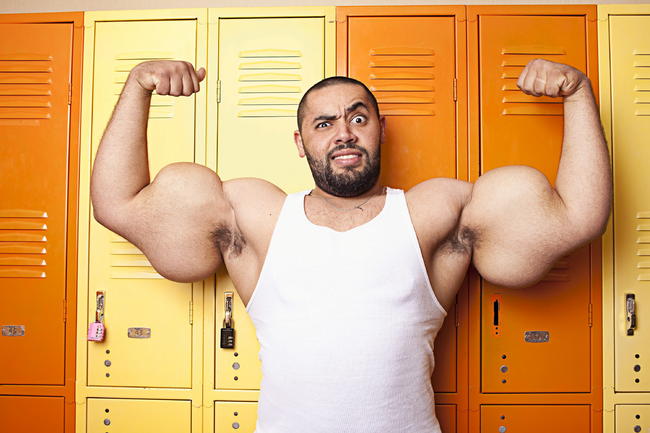 El joven estadounidense de origen egipcio Moustafa Ismail tiene, según el libro Guinness, los bíceps más gruesos del mundo. (EFE)