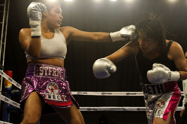 Cada vez más mujeres practican el box como en todo el país. (Archivo)