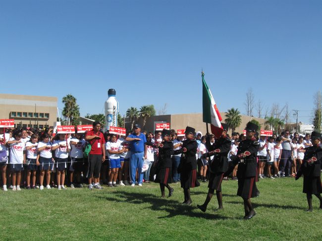Cientos de juveniles jugadores fueron parte del acto inaugural de la XV Copa Coca Cola de Futbol 2012, el cual tuvo como escenario el Tecnológico de Monterrey-Campus Laguna.