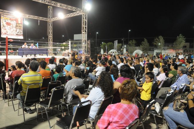 Concurrido. La clausura del Festival de la Palabra Laguna 2012 logró reunir en la Plaza Mayor a cerca de dos mil personas.