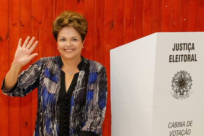 
La mandataria Dilma Rousseff, que depositó su sufragio en Porto Alegre, capital del meridional estado de Río Grande do Sul, donde tiene su domicilio electoral. (EFE) 