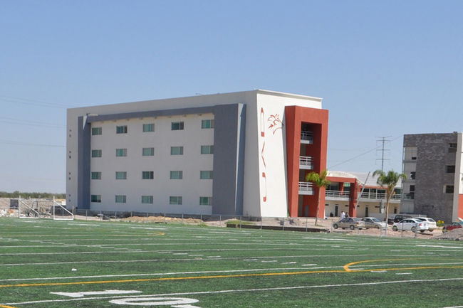 Sin notificación. Alumnos de la UAD seguirán pagando sus colegiaturas en el banco.