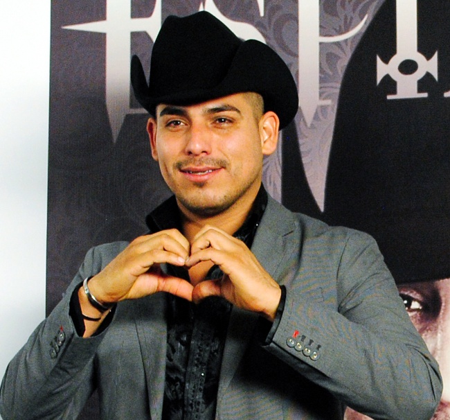 Espinoza Paz ha causado gran expectación en redes sociales y medios de comunicación al confirmar vía Twitter que se retira de la música el próximo año sin explicar los motivos. 
