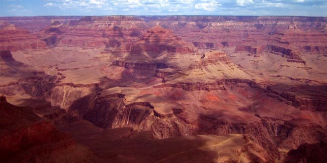 Cinco veces más profundo que el Gran Cañón del Colorado y con una longitud de 4 mil kilómetros, el Valle Marineris es el cañon más grande del Sistema Solar, el cual tuvo corrientes de agua.