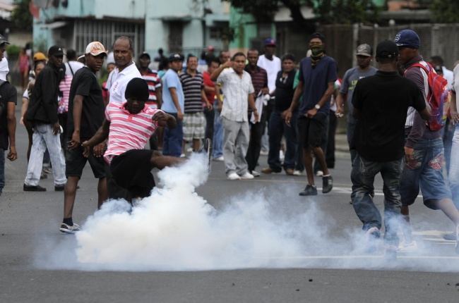 Las protestas que se registran en Colón y en otras partes del país desde la semana pasada, con enfrentamientos entre manifestantes y la policía en la ciudad caribeña, han dejado tres muertos de bala y varios heridos y detenidos. ARCHIVO