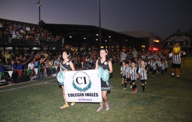 En un ambiente de fiesta fue inaugurada la XI Copa Libertad del Colegio Inglés de Torreón, en la cual compiten 800 deportistas. (Foto de Jesús Galindo López)

