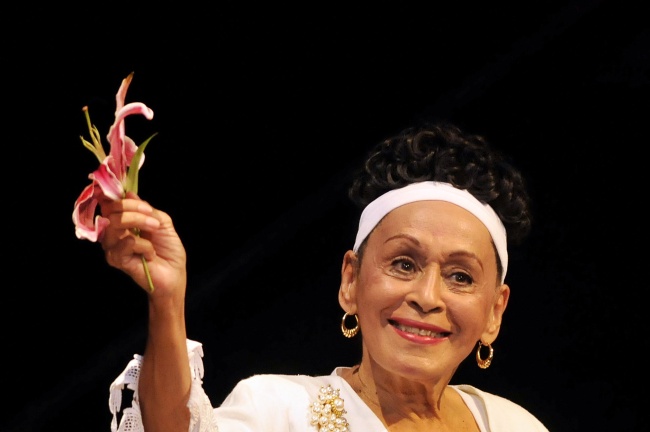 La cantante cubana Omara Portuondo, quien ha destacado como la diva de la Orquesta Buena Vista Social Club, festejará este lunes su cumpleaños número 82 inmersa en la preparación de un concierto que ofrecerá en Alemania, el próximo 18 de noviembre. ARCHIVO