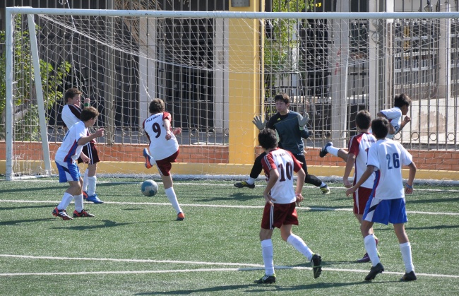 El Colegio Montessori Torreón se coronó campeón en futbol siete de Primarias al vencer en penales 5-4 en la final al Montessori Sierra Madre.
