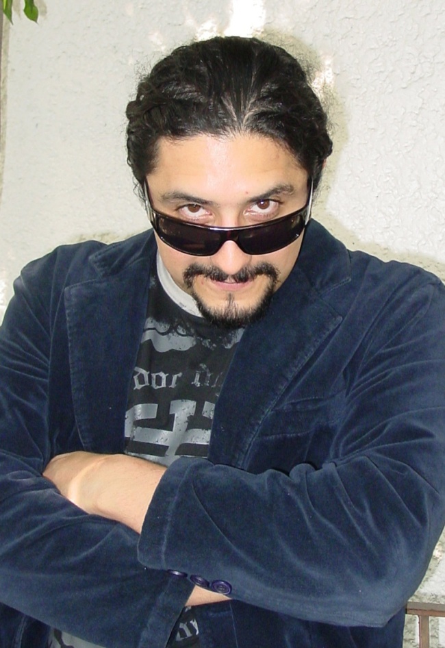 El compositor y bajista mexicano Alonso Arreola, quien destacó al lado de la banda de rock La Barranca, celebrará este viernes su cumpleaños número 38 involucrado en su proyecto musical Arreola+Carballo. ARCHIVO