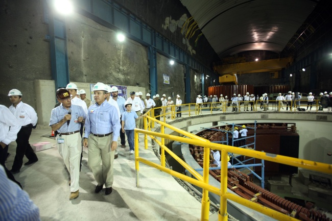 Producción. La presa hidroeléctrica ‘La Yesca’ es una de las magnas obras de Felipe Calderón Hinojosa. (NOTIMEX)