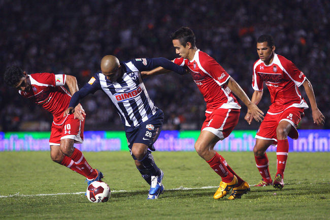 Suazo fue reportado lesionado por el cuerpo médico del equipo Monterrey tras el partido ante Toluca. (Jam Media)