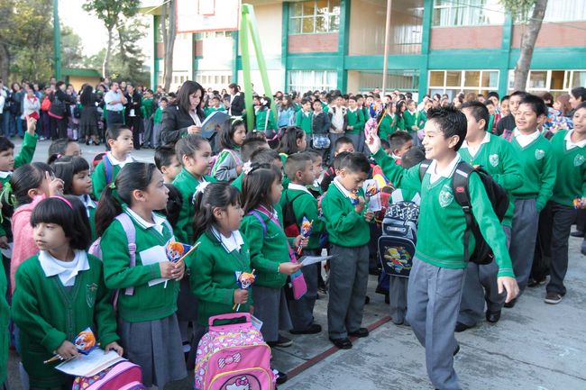 Escuelas. Reconoce la Comisión Nacional de Derechos Humanos que la mayoría de las violaciones a los derechos a menores está relacionada con un mal servicio educativo.
