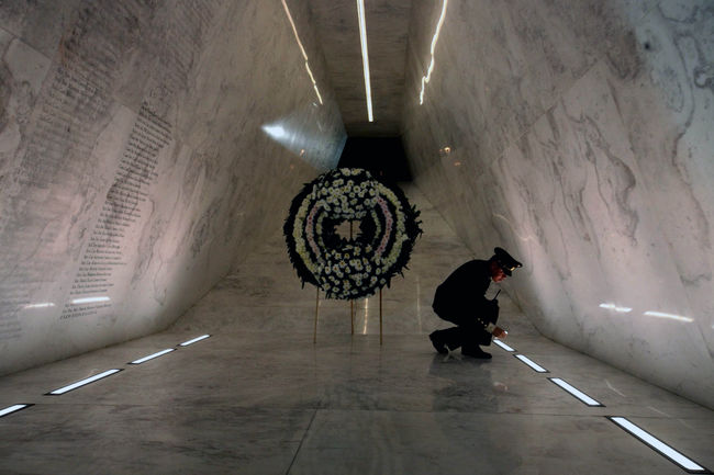 Honor. Ayer martes fue inaugurada la Plaza al Servicio de la Patria, la cual fue construida para rendir los más altos honores a los militares caídos del Ejército, la Armada y la Fuerza Aérea Mexicanos.