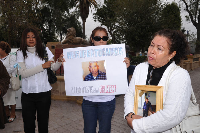 Muestran su dolor. La familia del señor Heriberto Gallegos mostraba una de sus fotografías, como 'víctima del crimen'.
