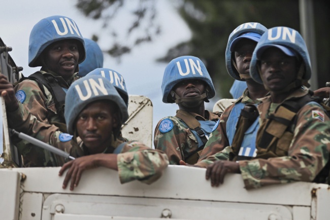 Sólo una misión de mantenimiento de la paz de la ONU compuesta por cascos azules podría lograr una tregua a la violencia en Siria.