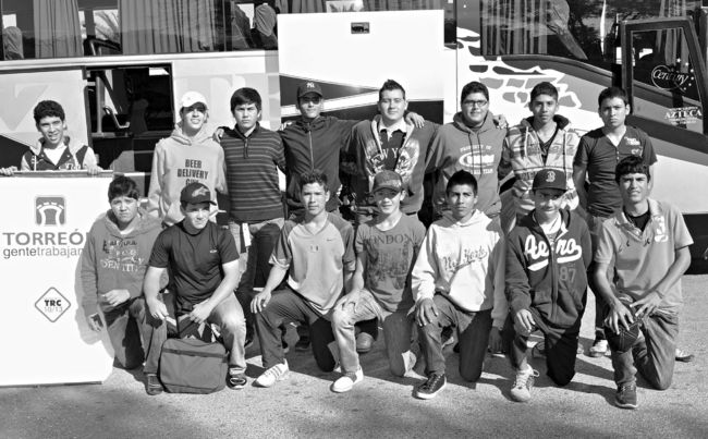 La Selección Laguna de Beisbol categoría 15-16 años viajó ayer a Monclova, Coahuila, para participar en la eliminatoria estatal. (Foto de Jesús Galindo)