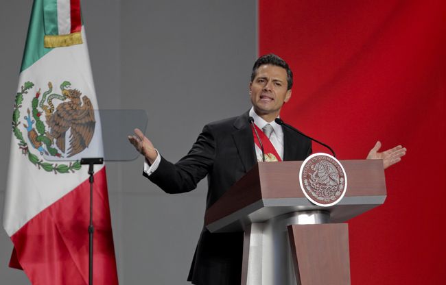 Se estrena.  El presidente Enrique Peña Nieto durante su primer discurso en Palacio Nacional.