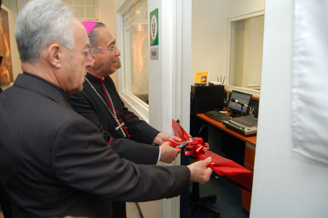 Radio. La cabina de radio lleva por nombre Monseñor Luis Morales Reyes, segundo obispo de Torreón.