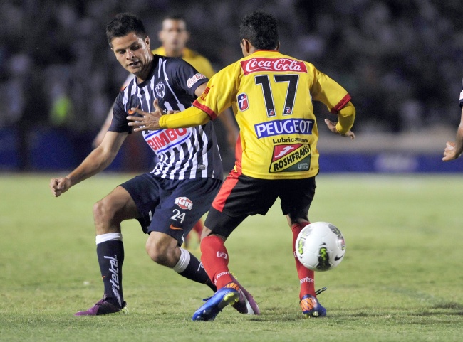 Será el defensa Sergio “Cherokee” Pérez, quien será traspasado al cuadro jalisciense y, por lo tanto, Omar Arellano se quedará con Rayados. (Notimex)