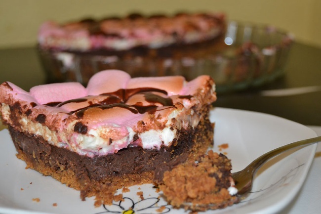 Tarta de chocolate con nubes (S’mores pie)