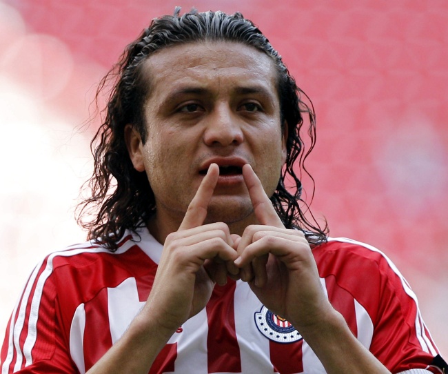 El capitán Héctor Reynoso, de 32 años de edad, afirmó hoy que está dispuesto a salir de Chivas de Guadalajara si el equipo no logra cosas grandes en el Torneo Clausura 2013. 