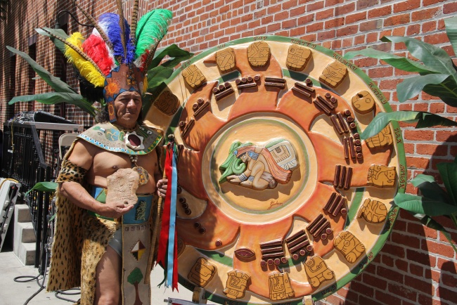 Tres expertos de la Agencia Espacial estadounidense señalan que no hay ruinas ni artefactos mayas que indiquen que se acerque el fin del mundo y resaltan que esa civilización que se ubicaría en el sureste mexicano nunca sostuvo profecías sobre el final de una era. ARCHIVO