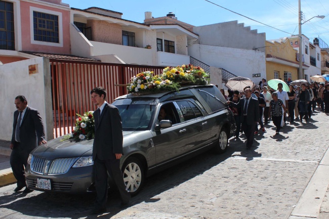 La empresa Live Nation Latino eligió hoy a los ganadores entre quienes se registraron el lunes en su web para asistir al funeral de la artista californiana.