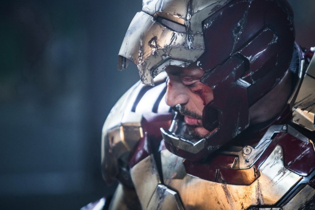 Marvel reveló una nueva imagen de la película “Iron Man 3”, en la cual se puede ver a “Tony Stark” con un severo daño físico.