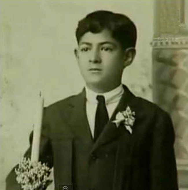 Salvador Novo, el día que hizo su Primera Comunión en la Iglesia del Carmen de Torreón, en 1914.

