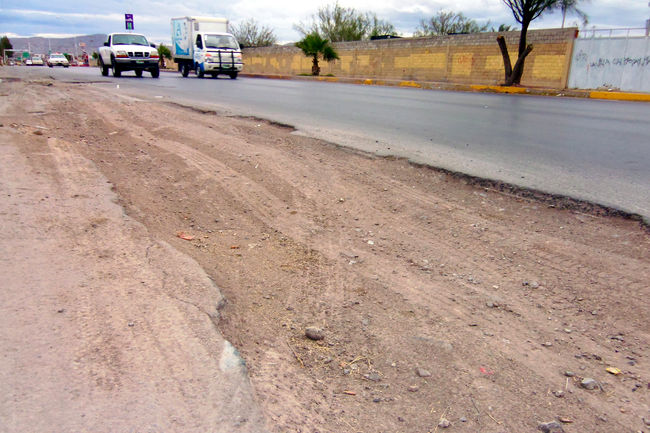 Riesgo vial. Los problemas de pavimento se mantienen en las principales calles de la colonia San Felipe.