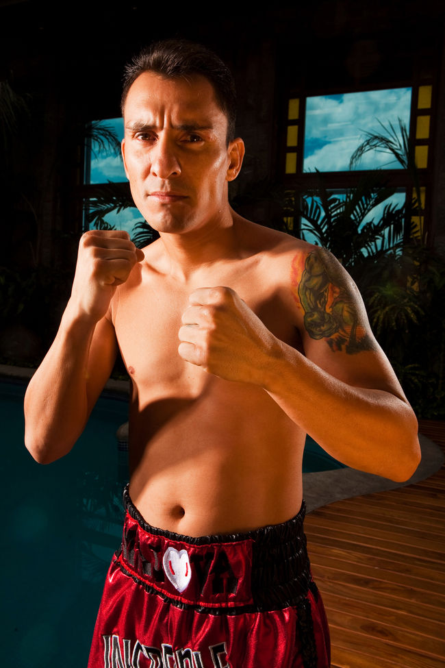 'Increíble' Cázares espera desafiar a Abner Mares o a Nonito Donaire. Cázares reta a Nonito y Abner Mares