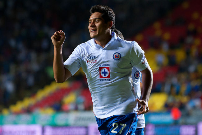 El mexicano Javier Orozco, de Cruz Azul, es sublíder con dos goles en su cuenta personal que marcó en la igualada 3-3, en su visita a Morelia. (Jam Media)