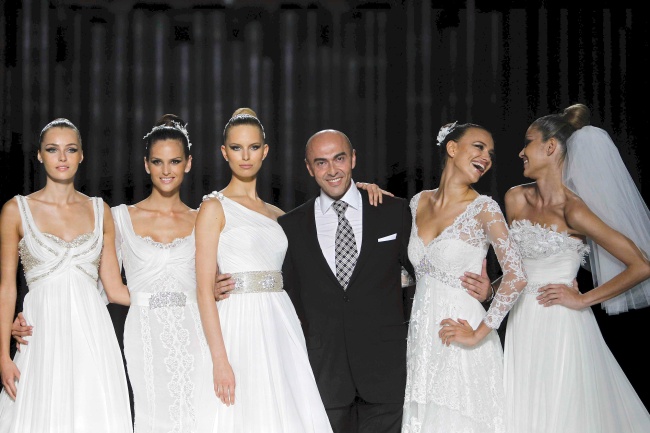 Manuel Mota, cuyas causas de su muerte no se han difundido, ejerció como director creativo de la firma de moda de novias. (ARCHIVO)

