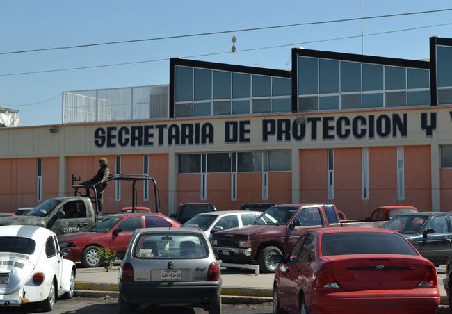 Policía de GP. El Ejército vigila la sede de Protección y Vialidad de Gómez Palacio.