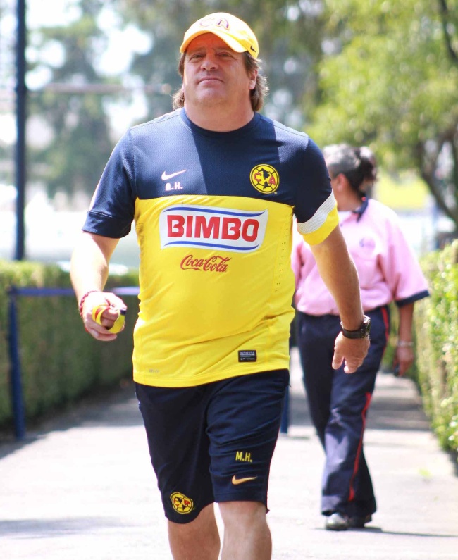Miguel Herrera sin miedo a los árbitros. (Archivo)