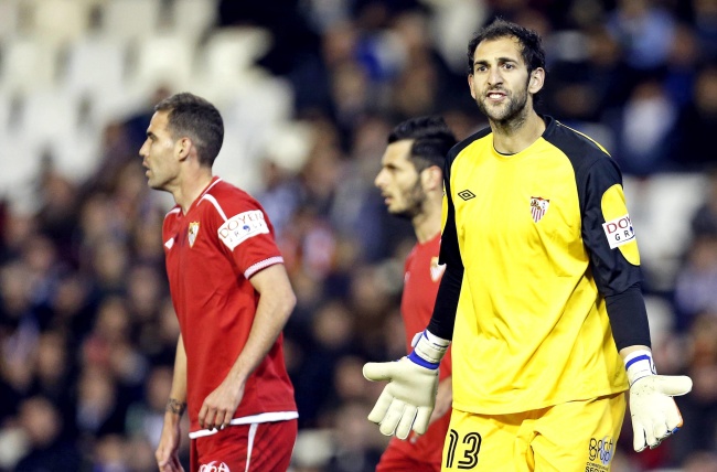El portero Diego López, proveniente del Sevilla, se convirtió en nuevo jugador del Real Madrid luego de que se confirmó la baja de Íker Casillas. (EFE)