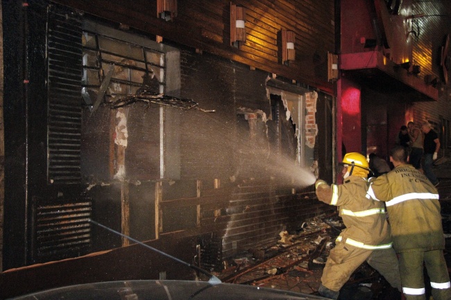 Incendio en discoteca de Brasil deja 245 muertos