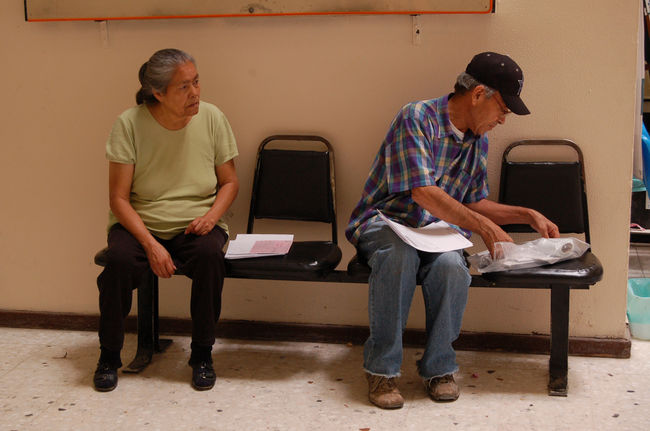Apoyo. Adultos mayores de 65 años recibirán beneficios.
