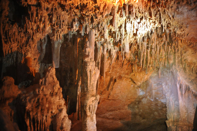 Nuevo atractivo. Otro potencial atractivo turístico del lugar, son unas grutas recién descubiertas. Las grutas albergan estalactitas, estalagmitas y columnas que aún no han sido estudiadas.
