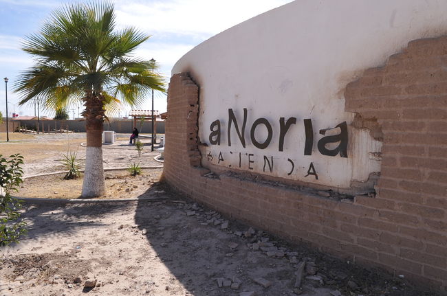 Sin apoyo. De picada, vecinos de Hacienda la Noria, aseguran que viven en una colonia afectada por el ayuntamiento de Torreón, desde que fue entregado el lugar al ayuntamiento las fallas y problemas salieron a la luz.