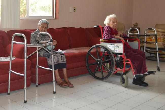 Bendición. El asilo de ancianos Lucinda Mijares busca mejorar la calidad de vida de los adultos.  