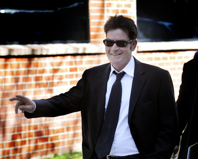 Sheen tiene cinco hijos. Una joven de 28 años- que por cierto está embarazada-, producto de una relación de su juventud. Dos niñas con Denise Richards y unos mellizos con Brooke Mueller. 
 (ARCHIVO)
