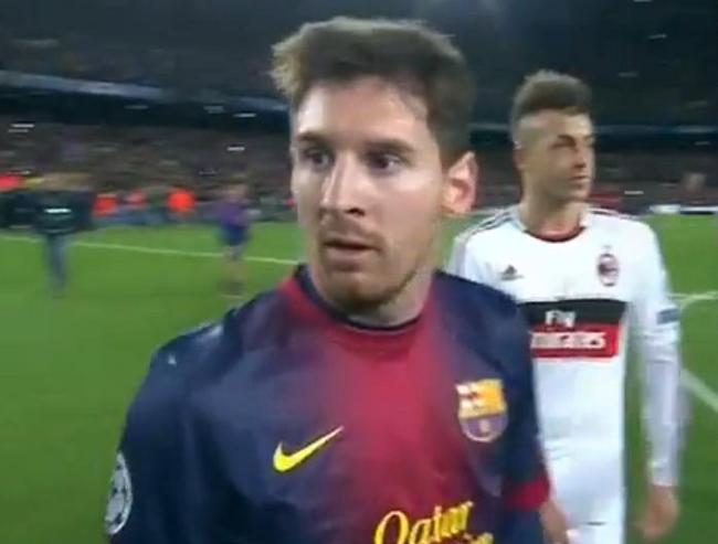 Messi no le cambió la camiseta. (YouTube)